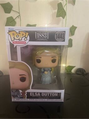 Funko Elsa Dutton Vinyl Figure - Light Blue Dress